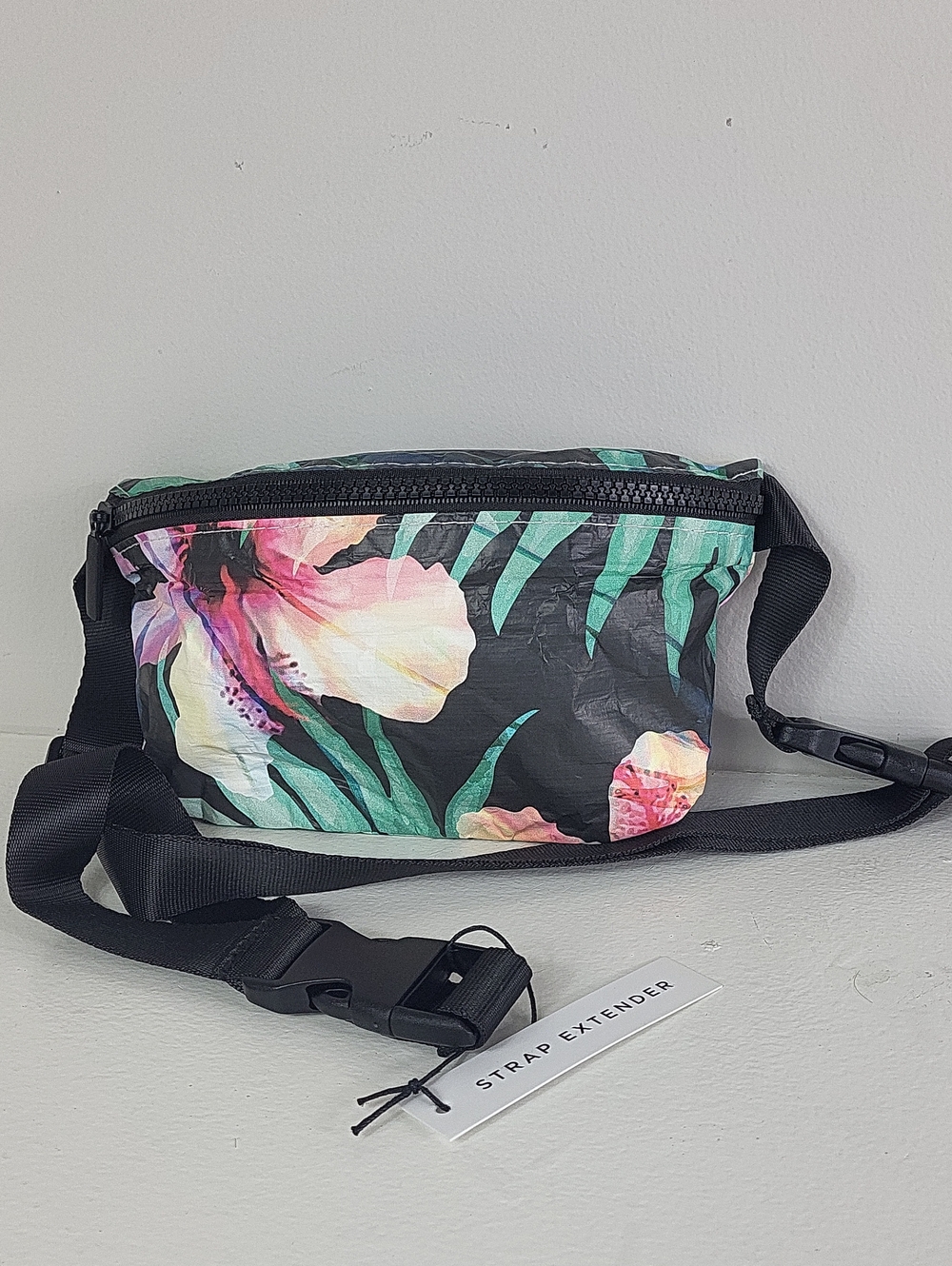 Paradise x Aloha White Logo Hip Pack - Picture 2 of 8
